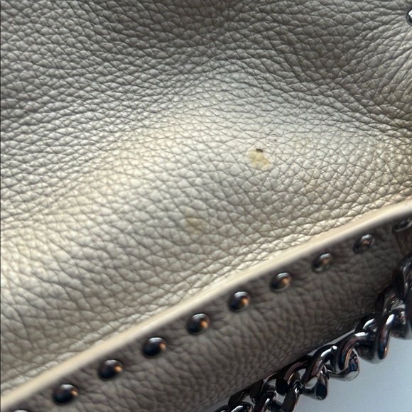 Michael Kors tan pebbled leather chain crossbody bag neutral moto flawed - Picture 11 of 11